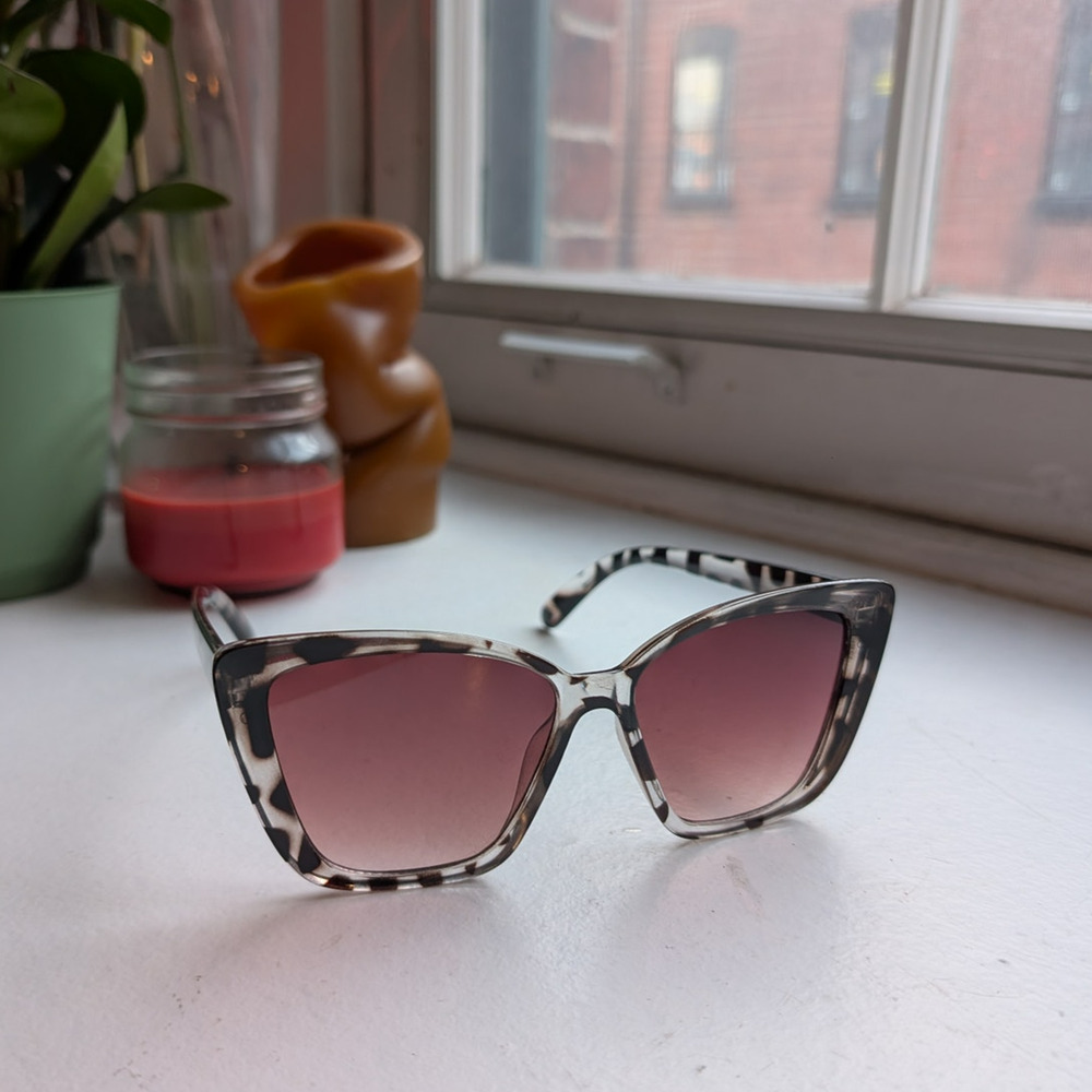 Retro Black Tortoishell Cat Eye Sunglasses 70s Festival Zebra Sunnies Shades - Picture 4 of 7